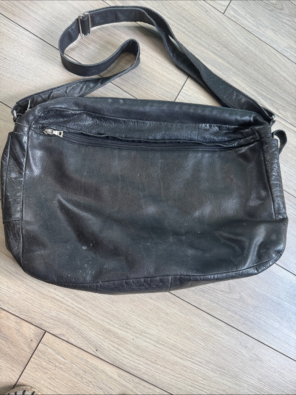 Rudsak Classic  Leather Crossbody Messenger/ laptop Bag